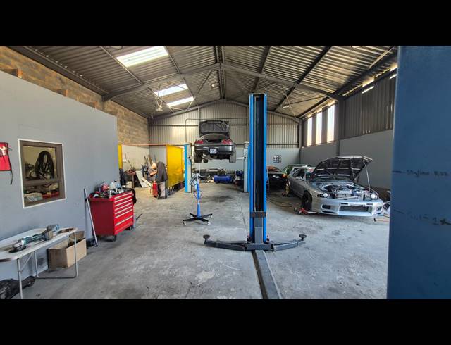 294M² FACTORY FOR SALE IN ANDERBOLT